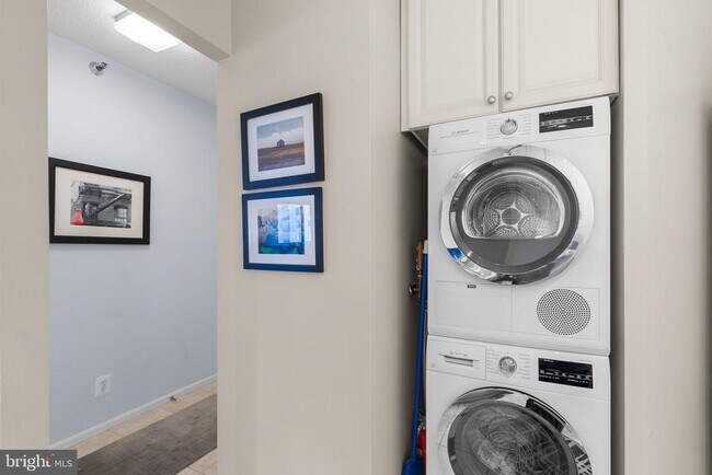 Building Photo - 900 N Stafford St