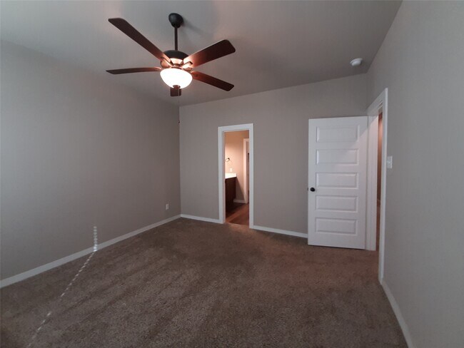 Building Photo - 9741 Grosbeak Ln