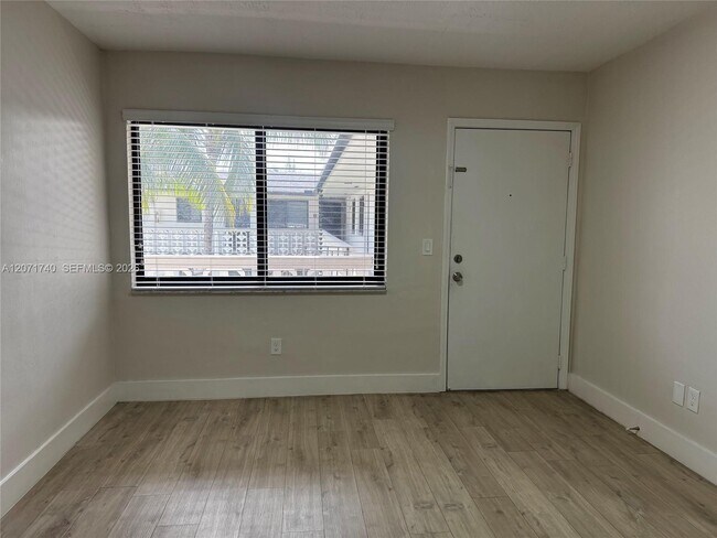 Building Photo - 1330 W 29th St