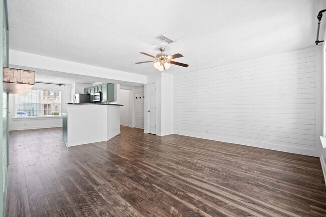 Building Photo - 2128 Victory Gallop Ln