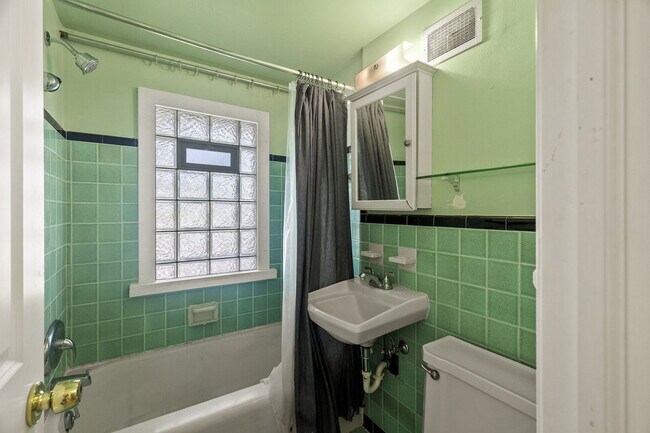 Building Photo - 4416 Lyndale Ave S