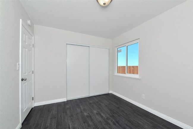 Building Photo - Modern 3 Bedroom 2 Bath Home, San Diego (92114)