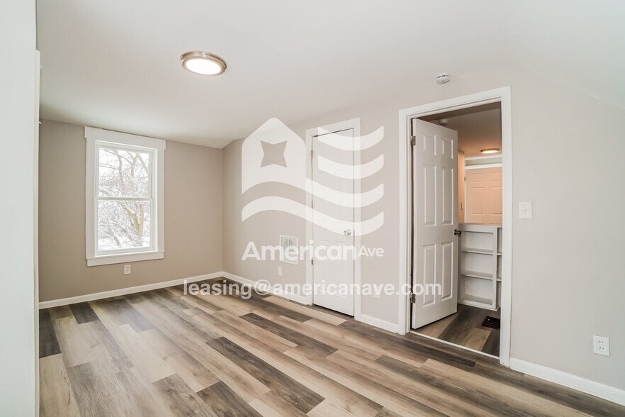 Building Photo - 2459 Lexington Ave