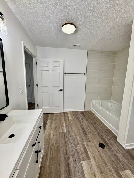 Building Photo - 3042 Tiffany Ln