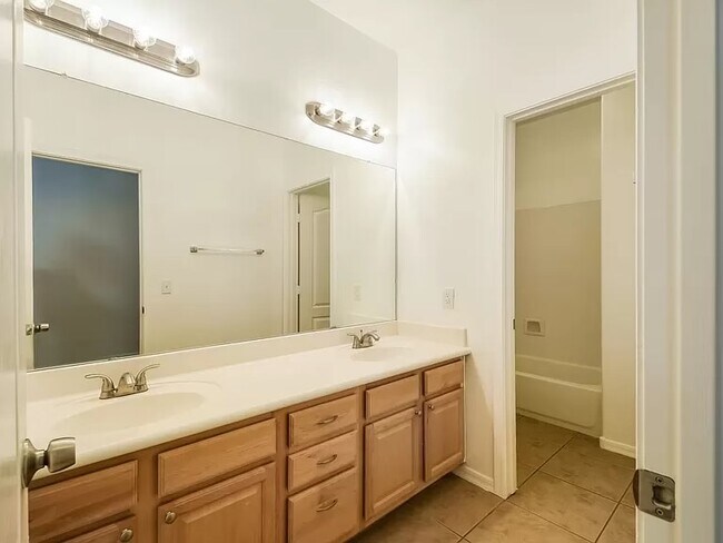 Building Photo - 6617 W Andrea Dr