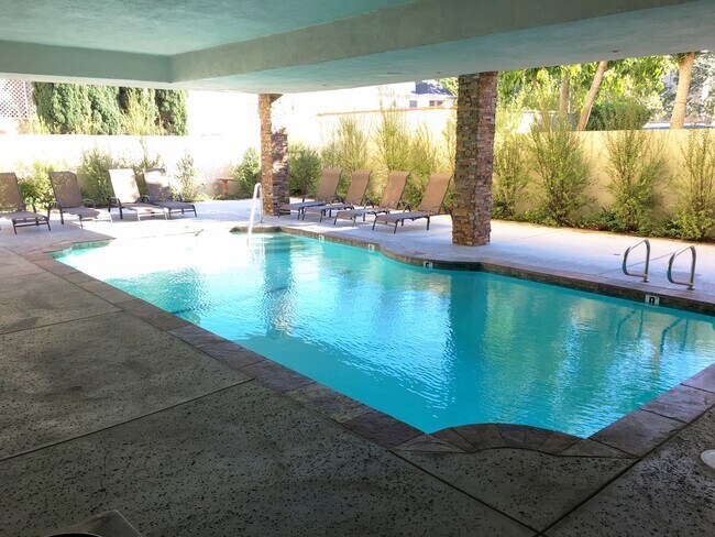 Building Photo - 430 N Maple Dr