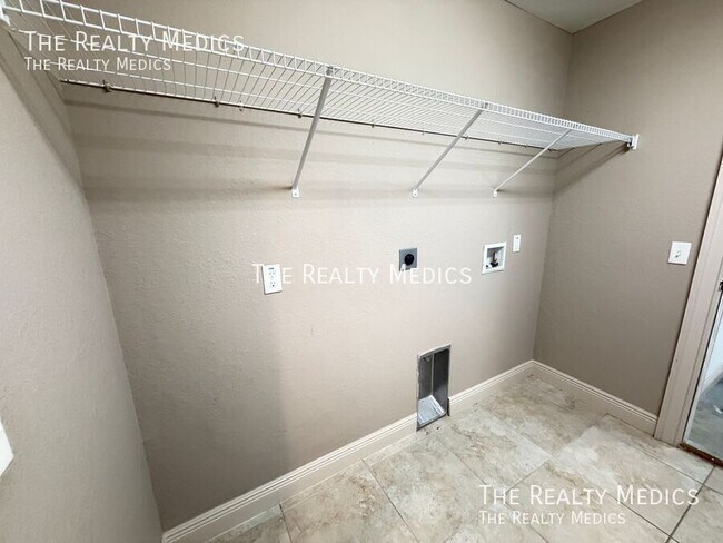 Building Photo - 334 Malauka Loop