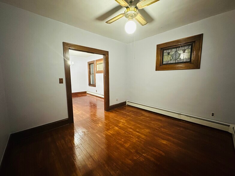 Building Photo - 127 Knapp Ave