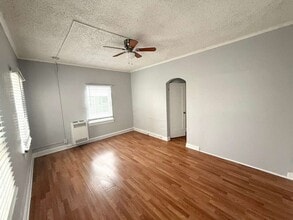 Building Photo - 849 S Kenmore Ave