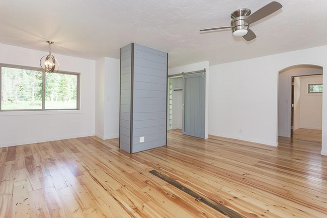 Building Photo - Gorgeous Whitefish Home