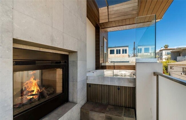 Building Photo - 3316 Crest Dr