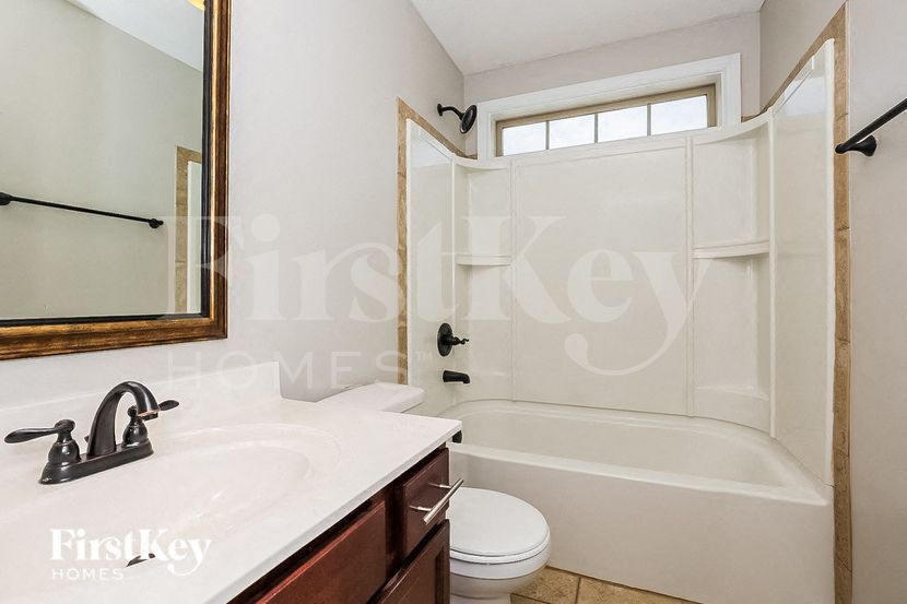 Building Photo - 698 Ellie Nat Dr