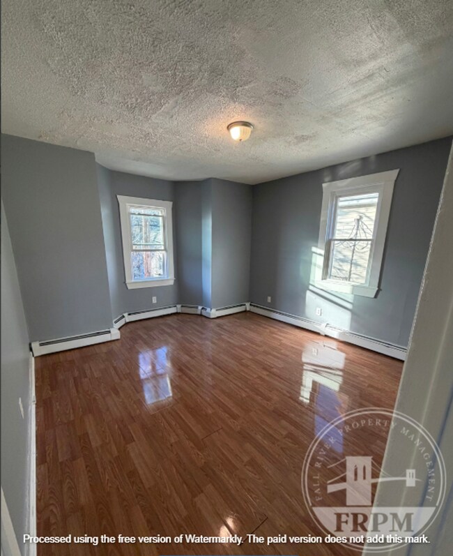 Building Photo - 1272 Pleasant St