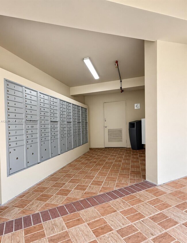Building Photo - 8760 SW 133rd Avenue Rd