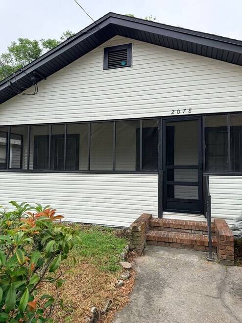 Building Photo - 2078 Woodside St