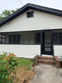 Building Photo - 2078 Woodside St