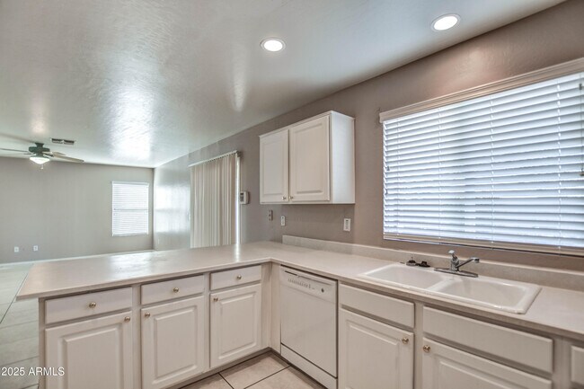 Building Photo - 6660 E Riverdale St