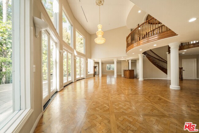 Building Photo - 1109 Pine Dr