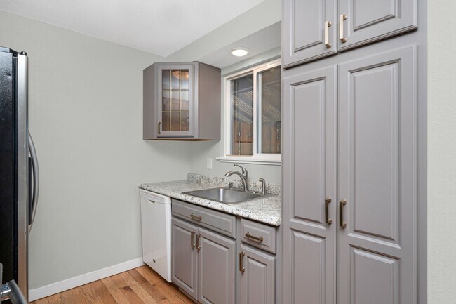 Building Photo - 9th Ct Duplex - AL-2402