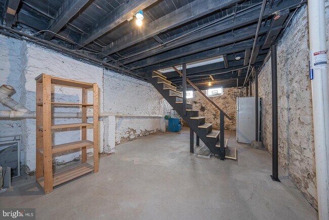 Building Photo - 217 Dupont St