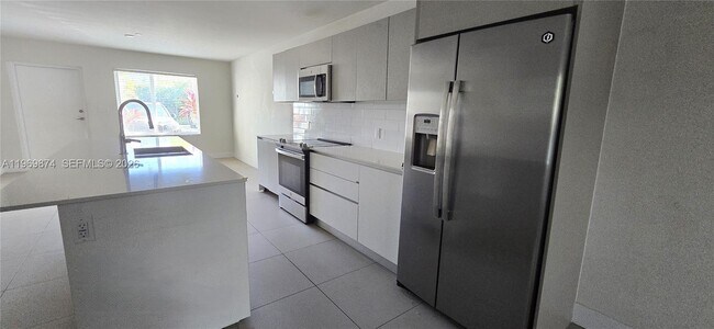 Building Photo - 2535 NE 193rd St