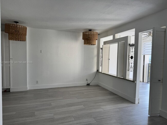 Building Photo - 17021 N Bay Rd