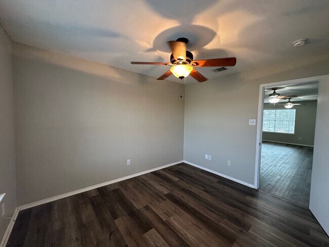 Building Photo - **Available 6/6/25**