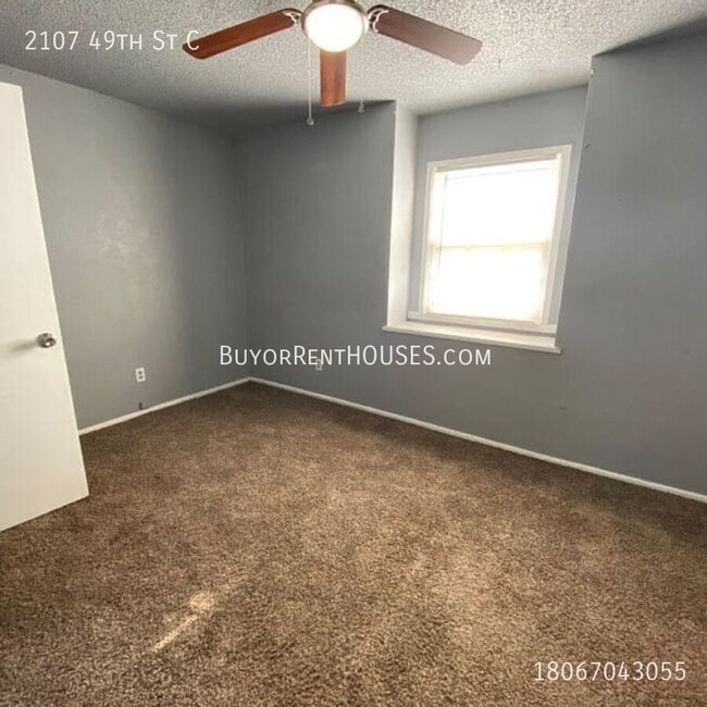 Building Photo - $499 Move-In Special (+ admin fee) + $0 De...