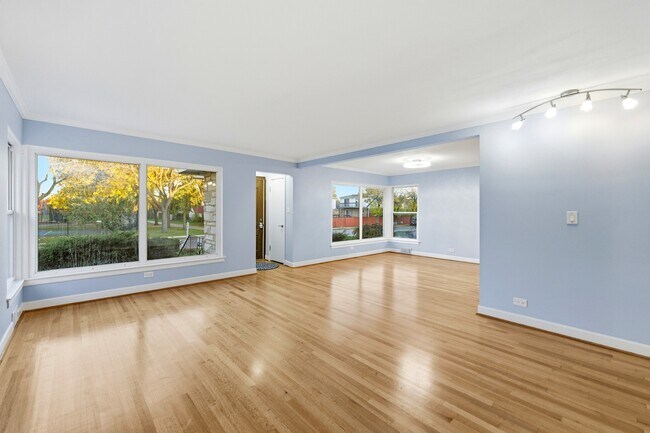 Building Photo - 4656 N Narragansett Ave