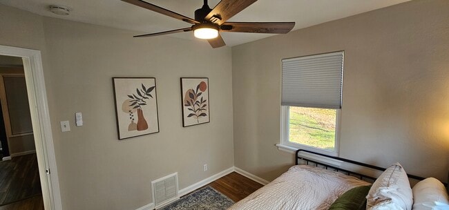 Building Photo - 2604 Tamm Ave