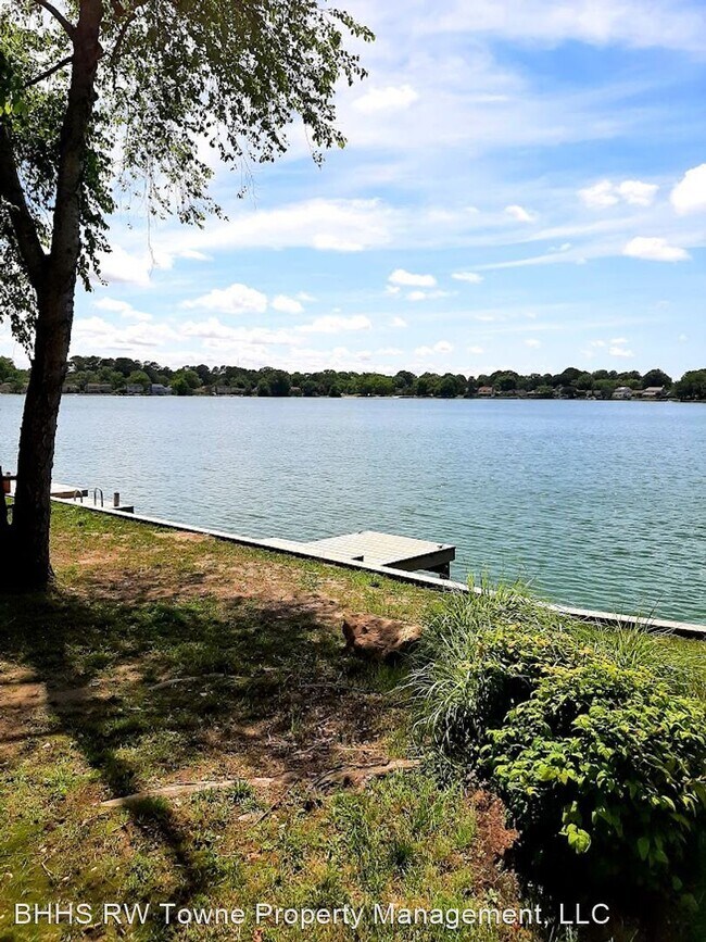 3 br, 2.5 bath House 1740 Lake Christoph... 1740 Lake Christopher