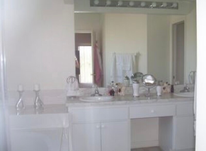 Building Photo - 7166 Summit Dr