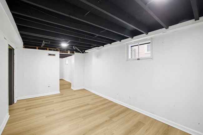 Building Photo - 1369 Tonawanda Ave