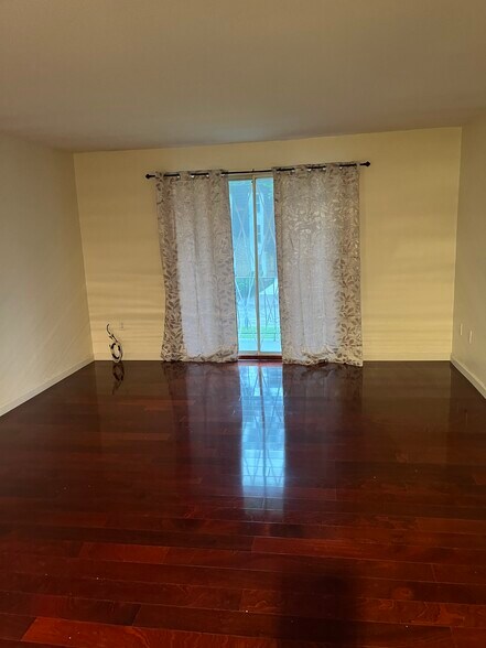 Building Photo - 14 Shadowbrook Ln