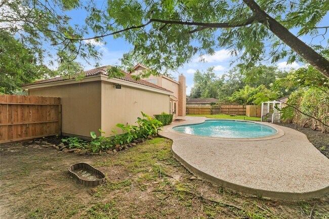 Building Photo - 3711 Fernview Dr