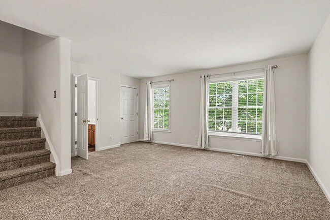 Building Photo - $2,295/Month | 3 Bed | 2.5 Bath | End-Unit Townhome in Belmont at Carmel Church | New HVAC | Wood...