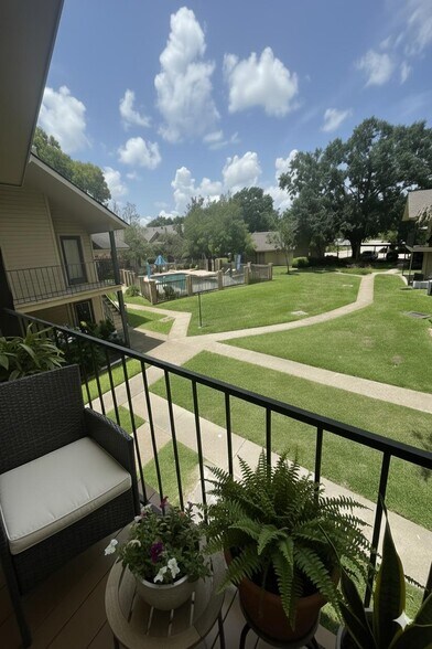 Building Photo - 11011 Cal Rd