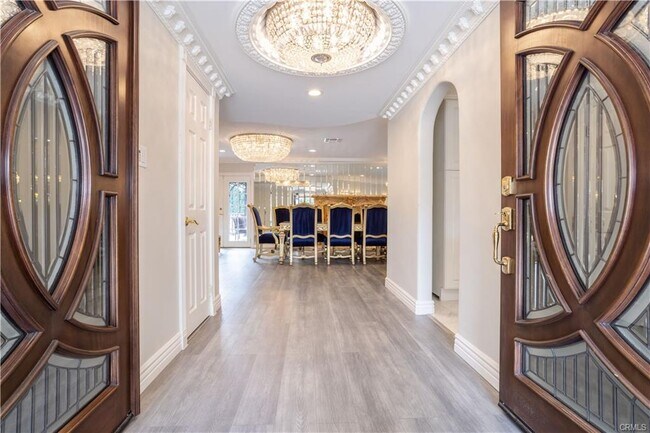 Building Photo - 18834 Devonshire St