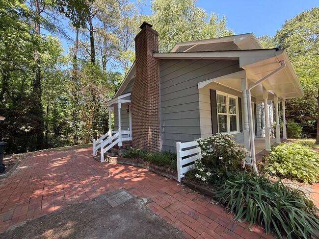 Building Photo - **OFFERING REFUNDABLE APPLICATION FEES & $150 MOVE IN PROMOTION** Terrific 3BD, 1.5BA North Ralei...