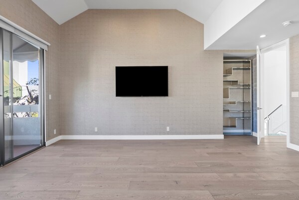 Building Photo - 5315 White Oak Ave