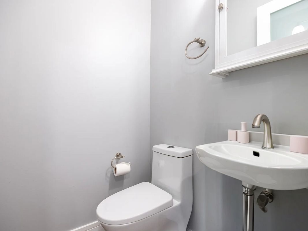 Building Photo - 7225 E Prairie Rd