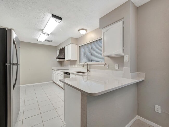 Building Photo - 2312 Meade Ct