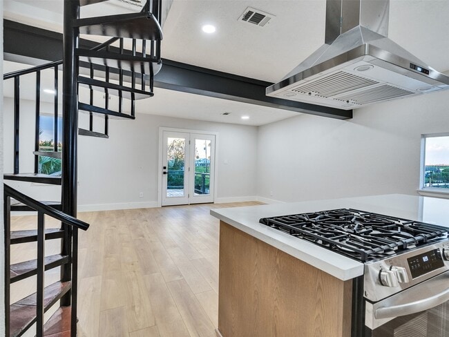 Building Photo - 7016 Delesandri Dr