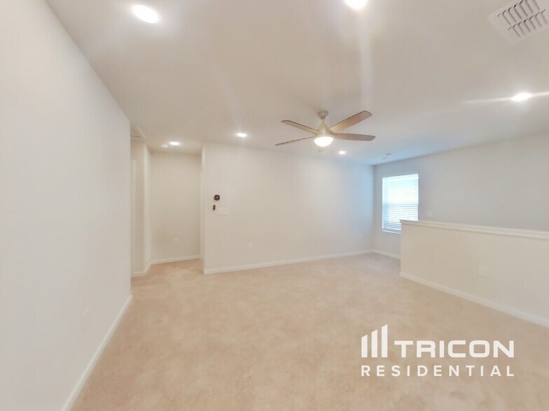 Building Photo - 14918 Macadamia Ln