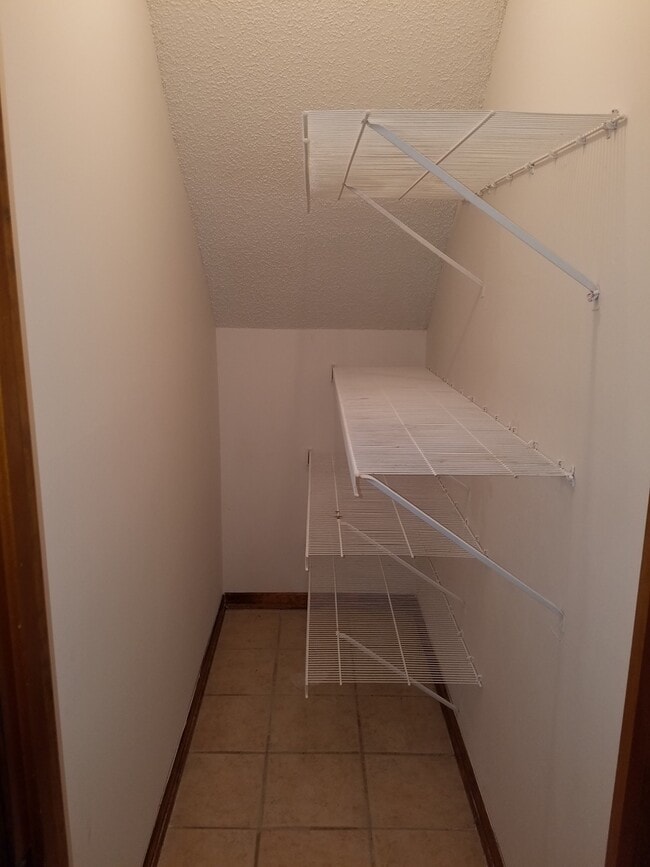 Building Photo - $1350 - 2/2/1 - Great Orange Park Location