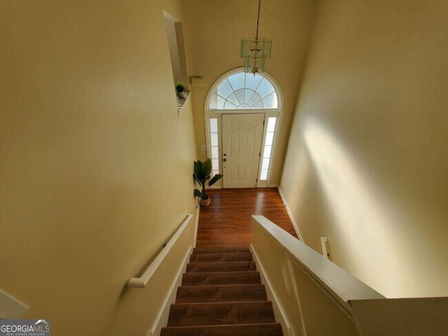 Building Photo - 5450 Twin Lakes Dr