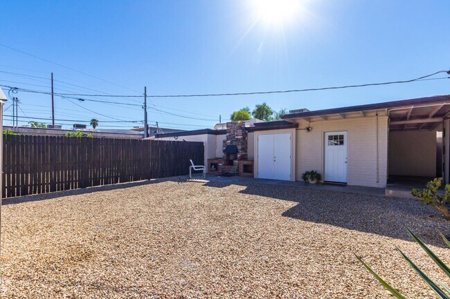 Building Photo - 4613 N 11th Pl