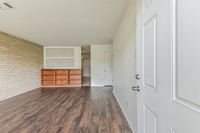 Building Photo - 1124 Helen Dr