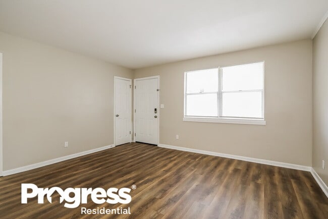 Building Photo - 6706 Peter Rabbit Dr N