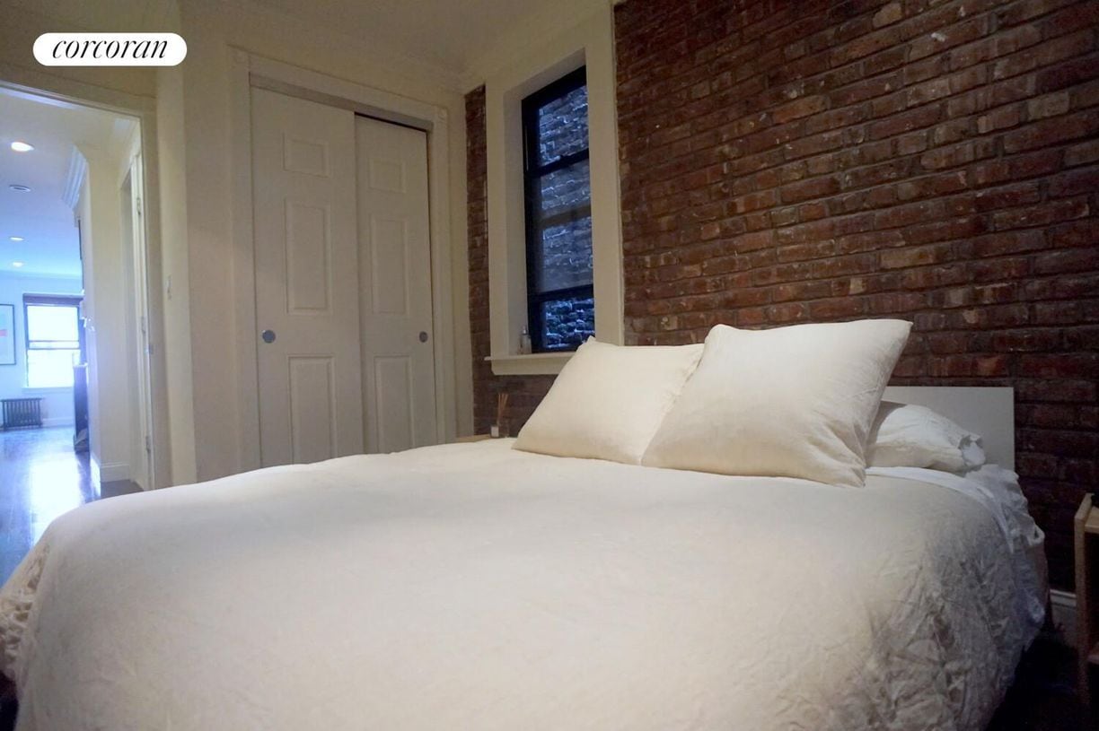 Building Photo - 254 W 15th St